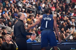 Còn phiên bản Clippers của Harden thì sao? James: Tuyệt vời! Nhưng đây là phiên bản Clippers của Lu, anh ấy hoàn thành mọi việc một cách nhanh chóng.