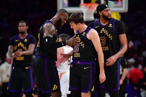 Lakers Journal: Lakers đang cân nhắc ba lộ trình: giữ nguyên/nâng cấp một chút đội hình/thực hiện những thương vụ lớn để theo đuổi các ngôi sao.