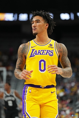 Phóng viên Lakers: Xét rằng mùa giải tân binh mới chỉ đi được nửa chặng đường, việc có được Schiffino cũng tương tự như được chọn ở vòng một.