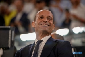 Allegri: Cảnh sát bắt kẻ trộm chỉ là trò đùa, mục tiêu duy nhất của Juventus là giành vé dự Champions League