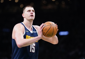 Hiệu suất toàn diện! Jokic ghi được 26 điểm, 16 rebound và 7 kiến ​​​​tạo khi sút 8/16.