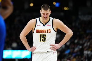 Jokic ghi 25+20+10 lần thứ 6 trong sự nghiệp. Các cầu thủ còn lại hiện tại ghi tổng cộng 4 bàn.