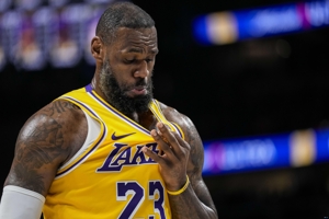 Phóng viên Lakers giải thích biểu hiện của James: Không còn nhiều thời gian để đảo ngược tình trạng sa sút & sự kiên nhẫn đang biến mất