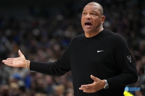 Rivers: Antetokounmpo đã tạo ra nhiều đường 3 điểm mở cho đồng đội. Khả năng chuyền bóng của anh ấy khiến tôi tự hào.