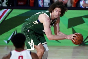 Woj: Bucks đổi Lopez cho Kings để lấy tiền mặt, người chơi dự kiến ​​sẽ được miễn