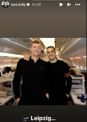 Thầy Quân, thầy đẹp trai thật! Kroos chụp ảnh cùng Vazquez: bay tới Leipzig✈️