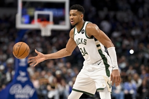 Công việc khó khăn! Antetokounmpo ghi được 35 điểm, 4 rebound và 12 kiến ​​​​tạo khi bắn 15/17, nhưng vẫn thua.