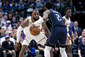 TA: James muốn có một người bảo vệ điểm ngôi sao và thúc giục Lakers mua lại Irving vào thời điểm ba điểm.