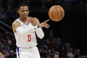 Sự chuyển đổi hoàn hảo! Trong lịch sử NBA, chỉ có Westbrook đạt trung bình 10+5+5 khi vào sân thay người trong sự nghiệp.