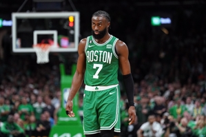 Hiệu suất toàn diện! Jaylen Brown ghi được 21 điểm, 5 rebound và 5 kiến ​​​​tạo khi bắn 7/12.