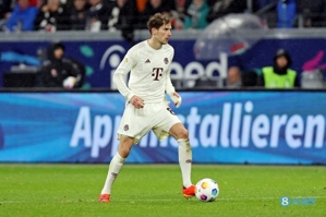 Bild: Goretzka và 3 người khác chơi trong bữa tiệc tới 4 giờ sáng, Bayern phải tập luyện vào sáng cùng ngày