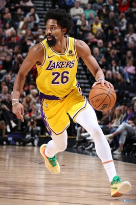 Sau khi gia nhập Lakers, Dinwiddie ghi trung bình 4,8 điểm và 3,4 kiến ​​​​tạo mỗi trận, sút xa 31% và 23,5% từ cự ly 3 điểm.