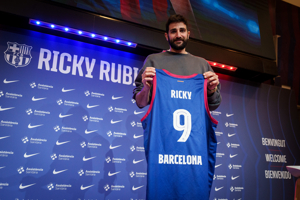 Trở lại nơi giấc mơ bắt đầu! “Cậu bé vàng” Rubio trở lại Barcelona và khoác áo số 9 trở lại