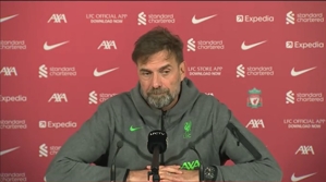 So với mùa giải á quân 92 điểm thì thế nào? Klopp: Đội hình lúc đó thoải mái hơn nhiều và chúng tôi có thể luân chuyển nhiều