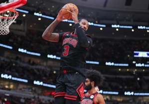 Bất cứ ai có được sự bật lại sẽ thắng thế giới! Bulls giành được 74 rebound, nhiều nhất mùa này; Cavaliers chỉ có 39