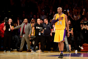 Russell nói về Kobe Bryant: Tôi là James nên không thích anh ấy một lần. Sau khi trở thành đồng đội, tôi trở thành fanboy của anh ấy.