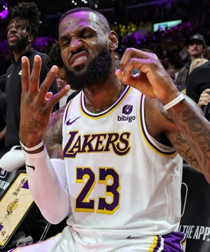 Biểu hiện độc đoán! LeBron James kỷ niệm cột mốc 40.000 điểm bằng cử chỉ 40K