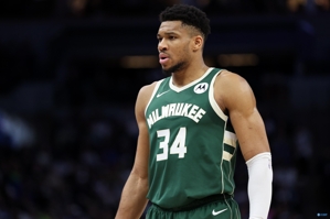 Bucks VS Clippers ngày mai: Antetokounmpo nghi chấn thương, Middleton vắng mặt