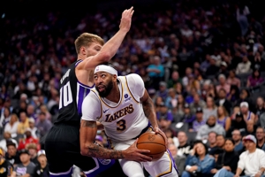 0-9 hay 1-8? Trong sự nghiệp với đôi lông mày dày, anh có 0 trận thắng và 8 trận thua trước Sasha. Lakers sẽ đối đầu với Kings ở trận đấu tiếp theo.