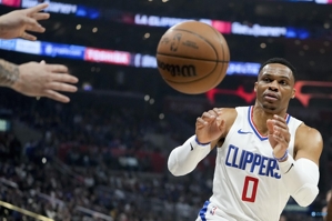 Woj: Westbrook đã trải qua cuộc phẫu thuật tay trái và hy vọng sẽ trở lại trước khi vòng loại trực tiếp bắt đầu!