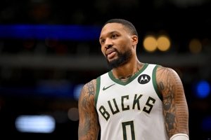 Hãy phạm tội! Lillard ghi được 19 điểm khi sút 7/12 trong hiệp đấu