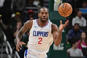 Ổn định! Kawhi đã ghi được 12 điểm cao nhất khi bắn 5/9 trong hiệp, đồng thời có 3 rebound và 2 kiến ​​​​tạo.