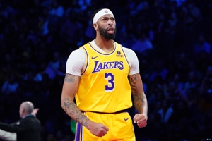 Phòng thủ là vô dụng! Lakers ghi được 76 điểm trong trận đấu với Kings