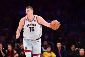 Jokic đã nhiều lần đạt được ít nhất 20 cú triple-double trong một mùa giải, là người thứ 4 trong lịch sử