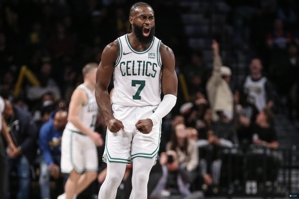 Chỉ có 7 trong số 14 quả ném phạt! Jaylen Brown đã ghi được 41 điểm cao nhất mùa giải khi bắn 16 ăn 29 và có thêm 13 lần bật lại.