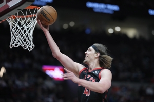 Cố gắng hết sức! Olynyk ghi được 24 điểm và 6 rebound hiệu quả khi bắn 9/13 và 14 điểm trong hiệp thứ ba