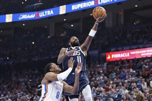 Hai bạn cũng đang chơi trò chơi bập bênh. Đội Mavericks đã tụt xuống vị trí thứ tám tại Western Conference sau khi thua, còn Suns trở lại vị trí thứ bảy.