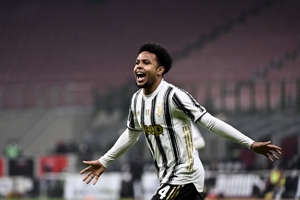 Truyền thông Anh: Manchester United, Arsenal quan tâm tới tiền vệ 25 tuổi McKennie của Juventus