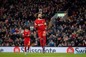 Salah đã ghi bàn vào lưới Manchester United 13 lần trong sự nghiệp Hồng quân của mình, đây là kỷ lục ghi bàn vào lưới một đội bóng Premier League trong cùng thời gian.