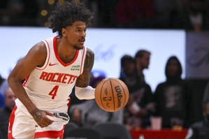 Jaylen Green có ít nhất 40 điểm, 10 rebound và 5 ba điểm trong một trận đấu, là người thứ ba trong lịch sử đội sau Harden và McGrady.