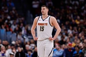 Chỉ có hai phần tư! Jokic đã ghi được 20 điểm, 11 rebound và 11 kiến ​​​​tạo, cú triple-double thứ 22 trong mùa giải/thứ 127 trong sự nghiệp của anh.