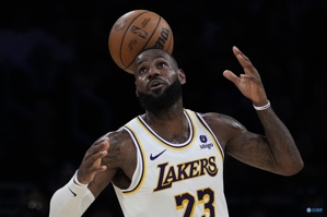 12 lượt quay trong ba quý rưỡi! Người phát ngôn nổi tiếng Sharp: Lakers không mắc bất kỳ sai lầm nào. Chín giám sát viên và chín chuyên gia là giỏi nhất.