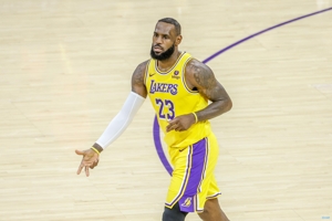 Bỏ qua: Cố lên LeBron, tiếp tục tấn công và giành chiến thắng trên sân nhà