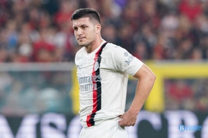 Tutti: Nếu Giroud rời đội tới MLS, khả năng Jovic ở lại Milan sẽ tăng lên