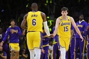 Reeves nói về hai chiến thắng của Lakers trước Bucks mà không có James: Điều này có ý nghĩa rất lớn và có thể khiến chúng tôi tràn đầy năng lượng và sự tự tin