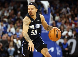 Thay thế hiệu quả! Cole Anthony ghi 26 điểm sau 10 trong số 17 cú sút, 8 rebound và 4 kiến ​​​​tạo, còn Paul thì xuất sắc chỉ trong một pha cướp bóng