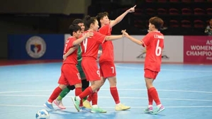 Cận cảnh các cầu thủ futsal nữ Việt Nam vỡ òa vui sướng sau khi vô địch