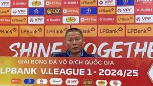 HLV Chu Đình Nghiêm ngưỡng mộ Văn Quyết trở thành cầu thủ ghi bàn nhiều nhất V.League