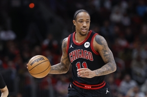 Ghi điểm và kết nối bằng một tay! DeRozan ghi được 20 điểm, 5 rebound và 10 kiến ​​​​tạo khi bắn 8/18.