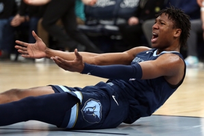 Ai có thể tệ hơn tôi? Đội Grizzlies hôm nay không có 13 cầu thủ và chỉ có 8 cầu thủ có thể thi đấu và bao gồm cả một cầu thủ họ vừa ký hợp đồng