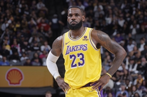 Tiến lên với niềm vui lớn lao! Lakers có 9 chiến thắng trong 10 trận vừa qua, trong đó có 6 trận sân khách liên tiếp!