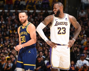 Tôi vẫn có thể đuổi theo! Warriors còn cách Lakers 2 trận và hai bên sẽ đối đầu vào ngày mốt!