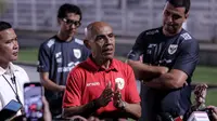 Mata Elang Simon Tahamata Sangat Membantu Persiapan Timnas Indonesia ke Piala AFF U-23 2025